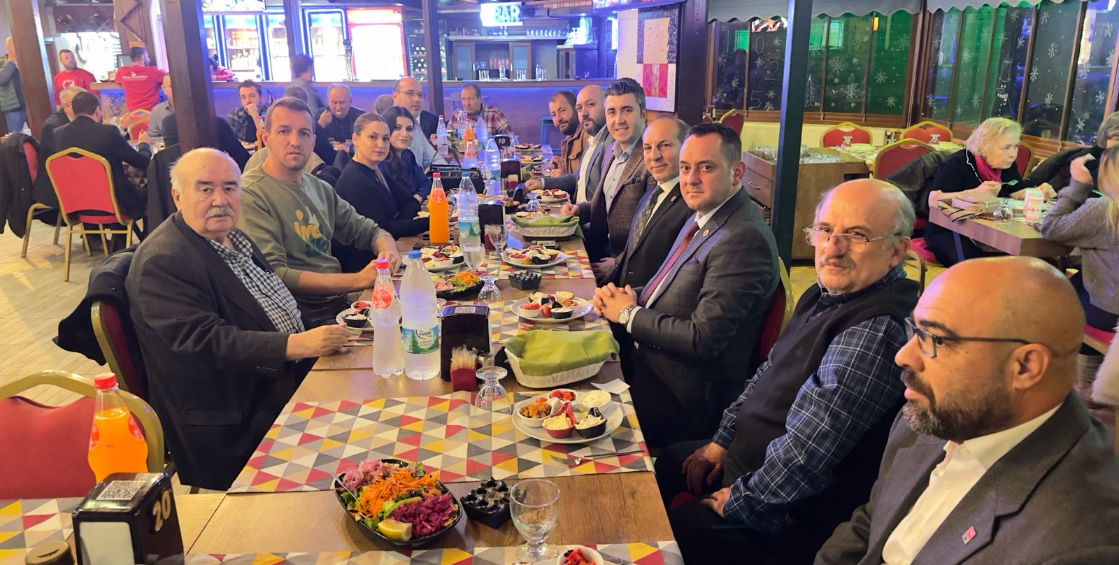 CHP de Gazeteciler Günü'nü yemekle kutladı