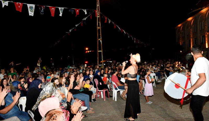 Ahievren Mahallesi 4. Geleneksel Kavun-Karpuz Şenliği Konseri, büyük ilgi topladı 