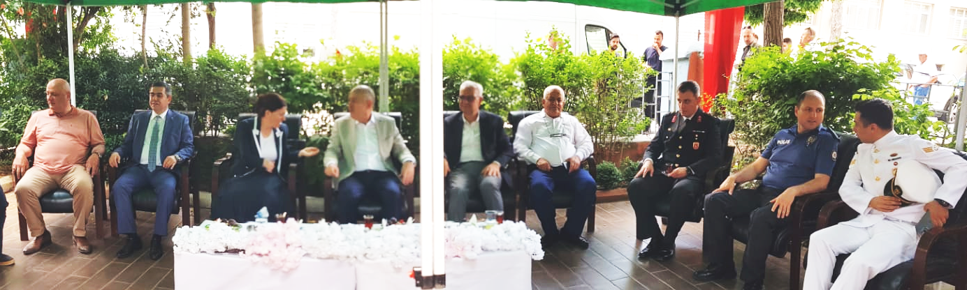 Geleneksel bayramlaşma töreni, Öğretmenevi bahçesinde yapıldı