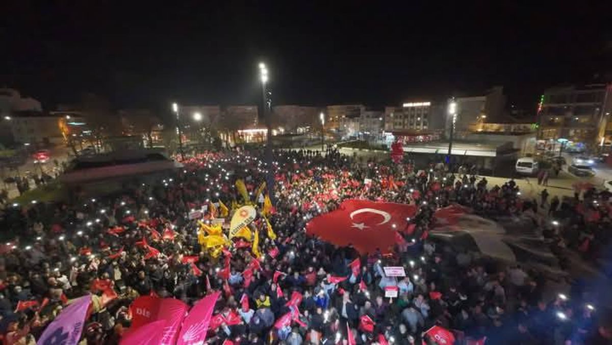 Keşan'da binlerce kişi, adalet ve demokrasi için yürüdü