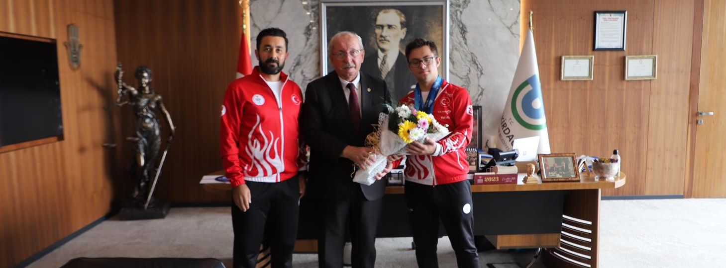 Başkan Albayrak, Avrupa Şampiyonu Tekirdağlı Özel Sporcu Emirhan Akçakoca'yı misafir etti