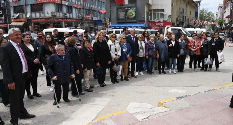 Engelliler Haftası için çelenk töreni