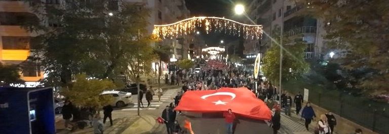 Keşan’ın kurtuluş coşkusu, fener alayı ve konserle sürdü 