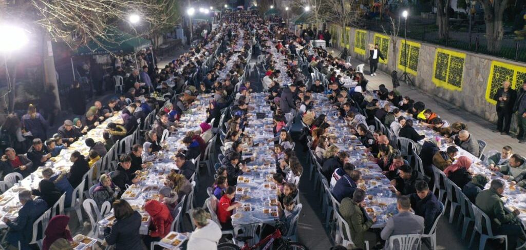 Keşan’da geleneksel mahalle iftarları başladı