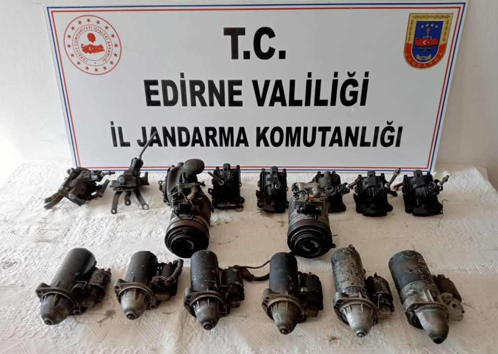Kargo şubesinde kaçak yedek parça elegeçirildi