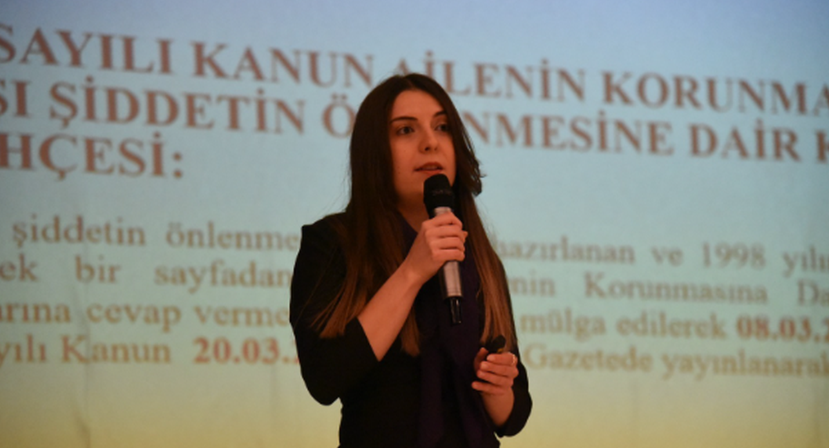 CHP'li kadınlar, kadına yönelik şiddetin hukuksal yönüne ilişkin panel düzenledi