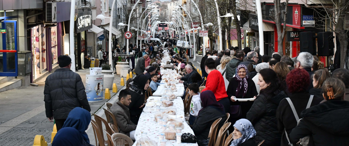 Malkara Belediyesi’nin iftar programına ilgi yoğun oldu