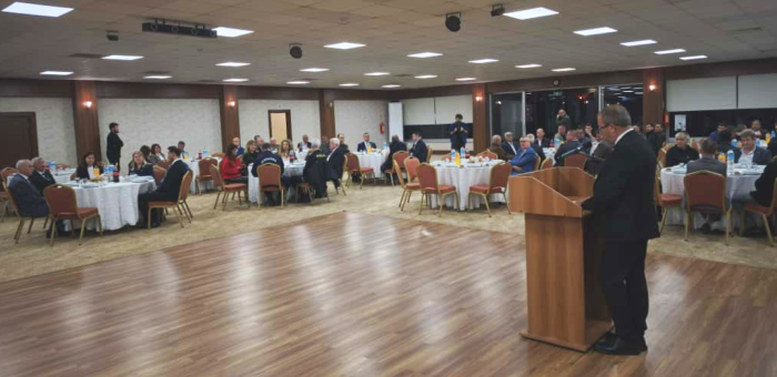 Protokol ve muhtarlar, yemekte biraraya geldi