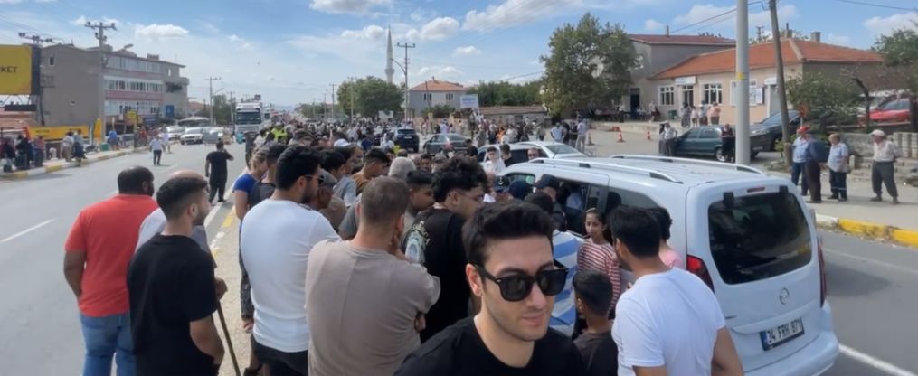 Gece olan ölümlü kazanın ardından Paşayiğitliler yolu trafiğe kapattı