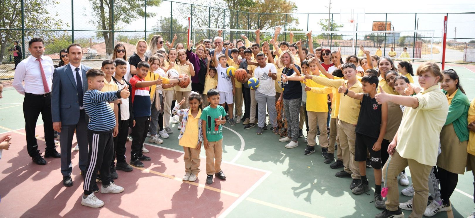 Paşayiğit Mahallesi Semt Sahası hizmete açıldı