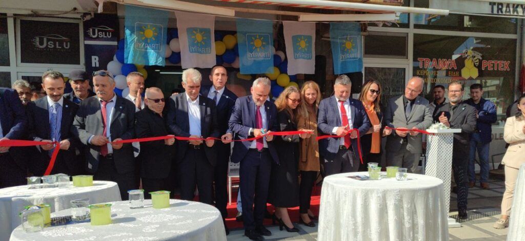 İYİ Parti Keşan Seçim Koordinasyon Merkezi açıldı: “İktidara sarı kart gösterme zamanı!”